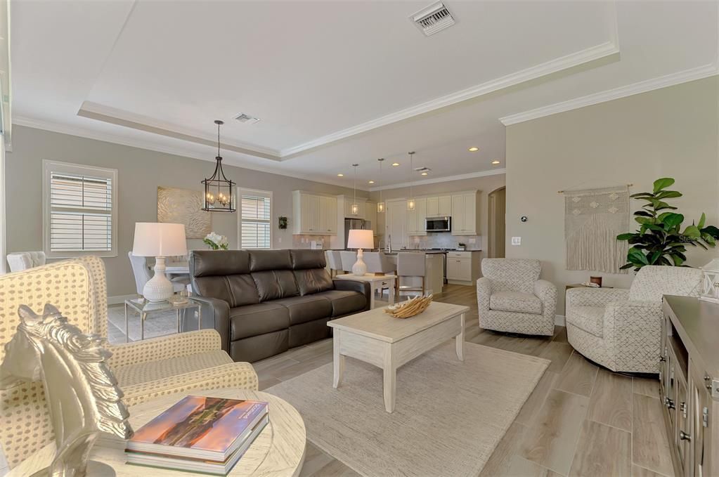 Activo con contrato: $859,000 (4 camas, 3 baños, 2386 Pies cuadrados)