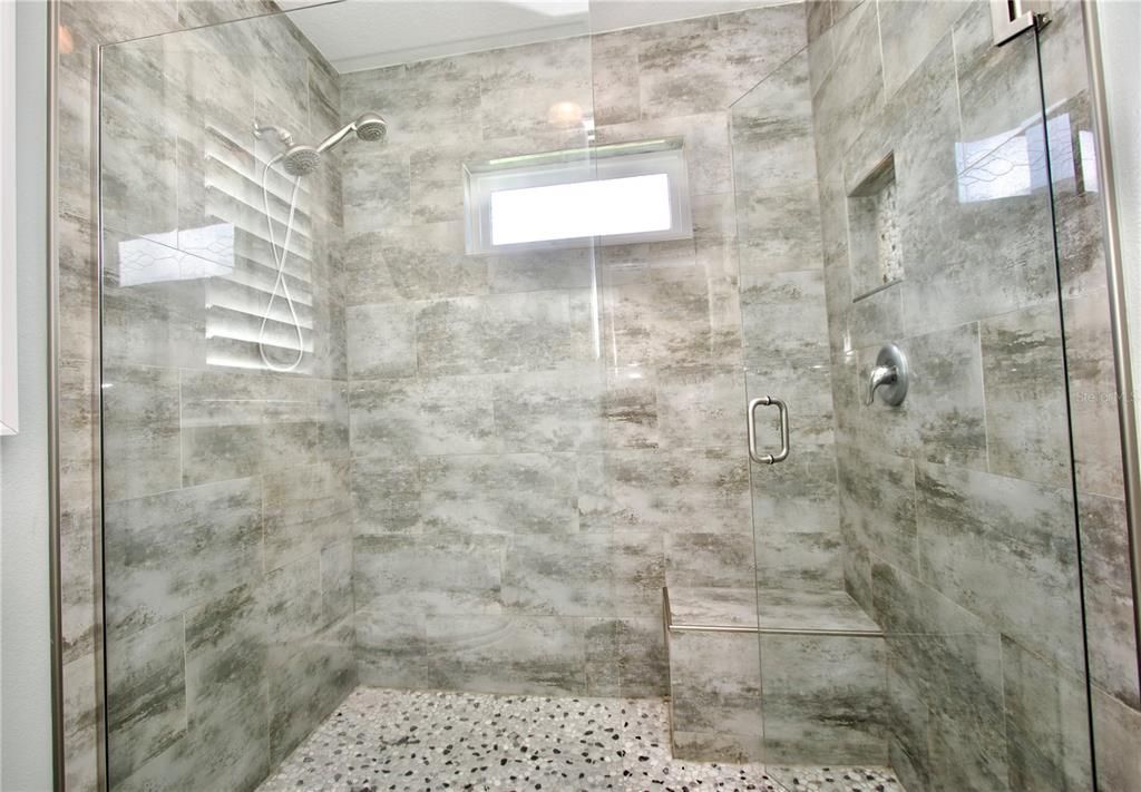 Под контрактом: $389,900 (3 спален, 2 ванн, 1704 Квадратных фут)