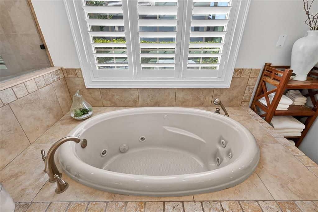 For Sale: $1,125,000 (4 beds, 3 baths, 3650 Square Feet)