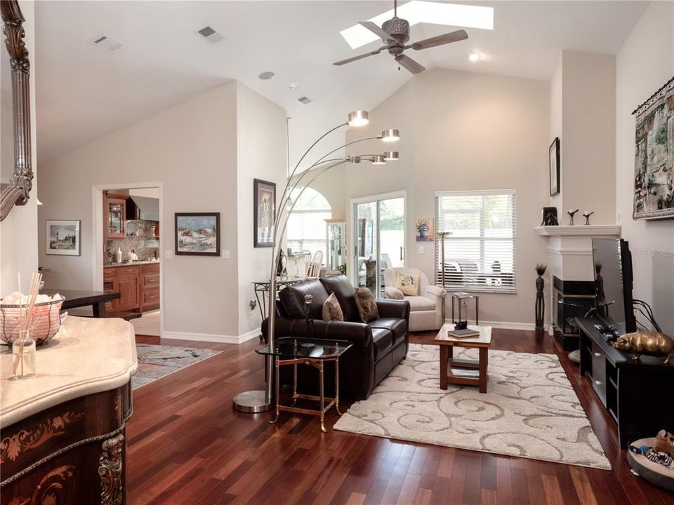 For Sale: $350,000 (3 beds, 2 baths, 1708 Square Feet)