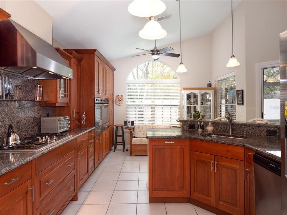 For Sale: $350,000 (3 beds, 2 baths, 1708 Square Feet)