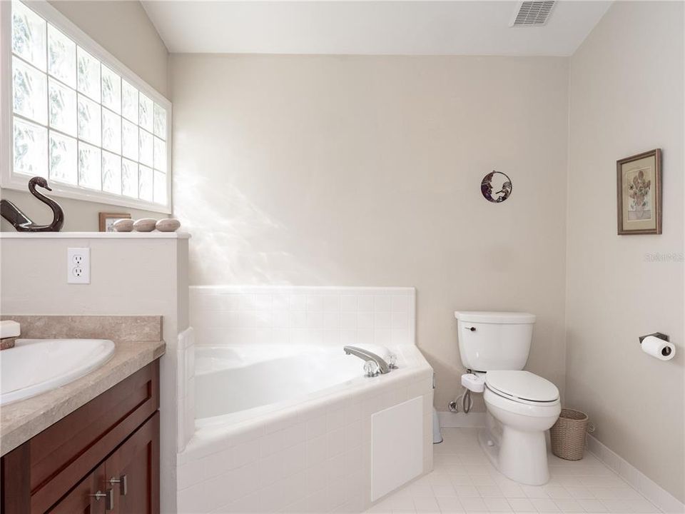 For Sale: $350,000 (3 beds, 2 baths, 1708 Square Feet)