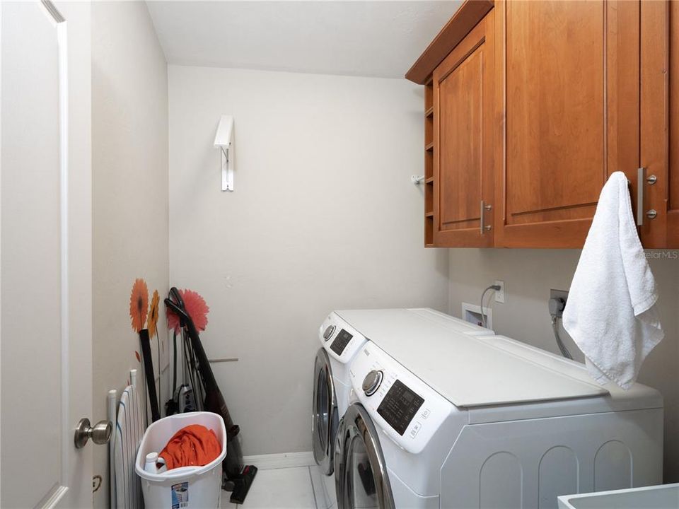 For Sale: $350,000 (3 beds, 2 baths, 1708 Square Feet)