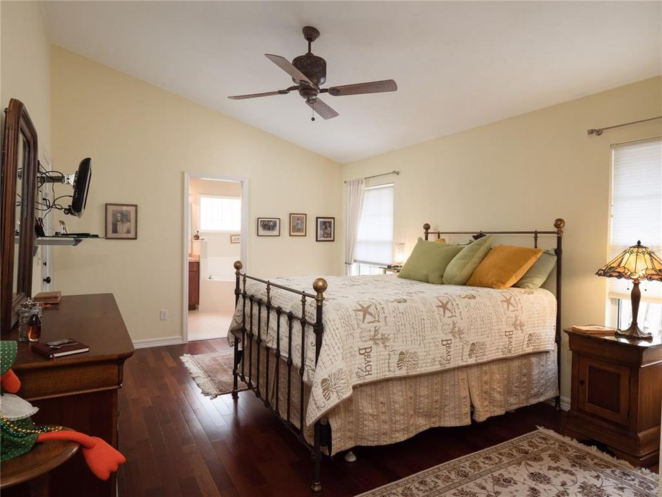 For Sale: $350,000 (3 beds, 2 baths, 1708 Square Feet)