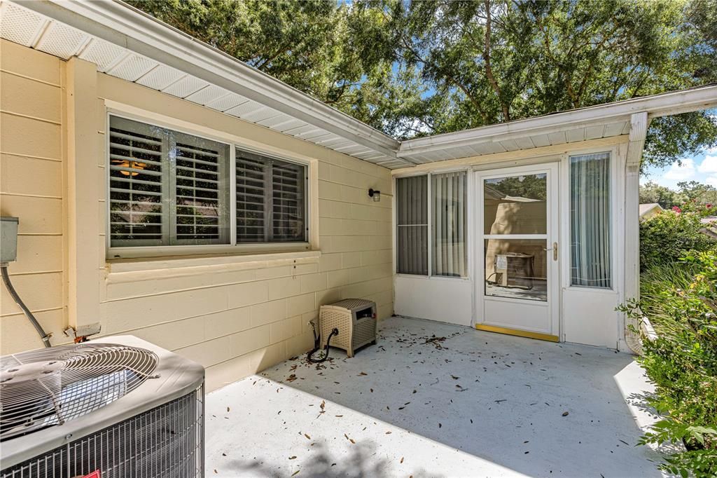 For Sale: $189,900 (2 beds, 2 baths, 1723 Square Feet)