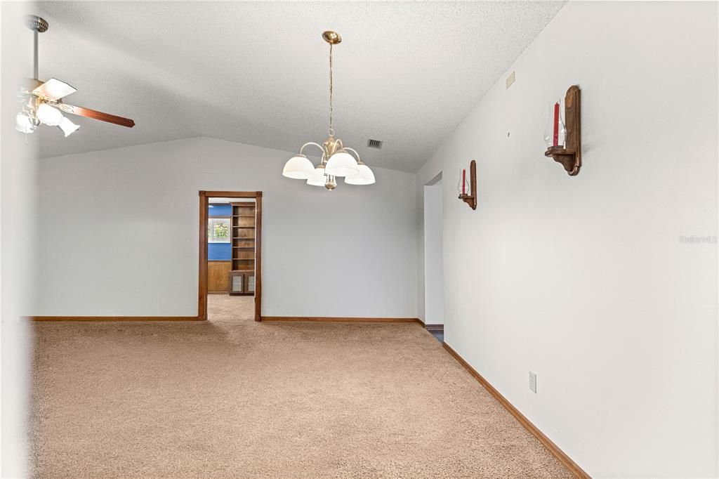 For Sale: $189,900 (2 beds, 2 baths, 1723 Square Feet)