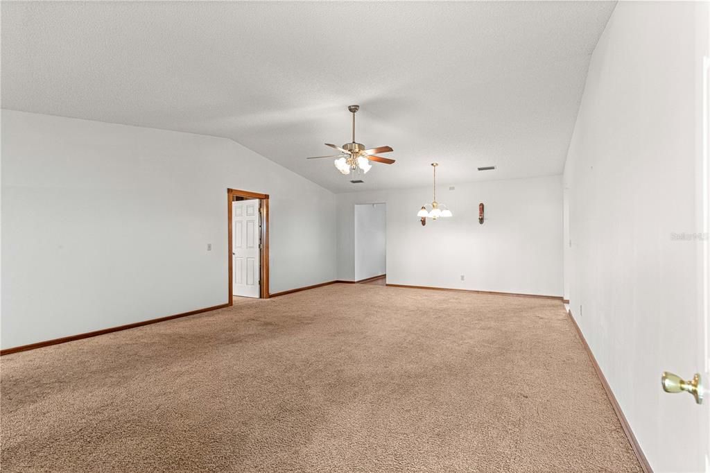 For Sale: $189,900 (2 beds, 2 baths, 1723 Square Feet)