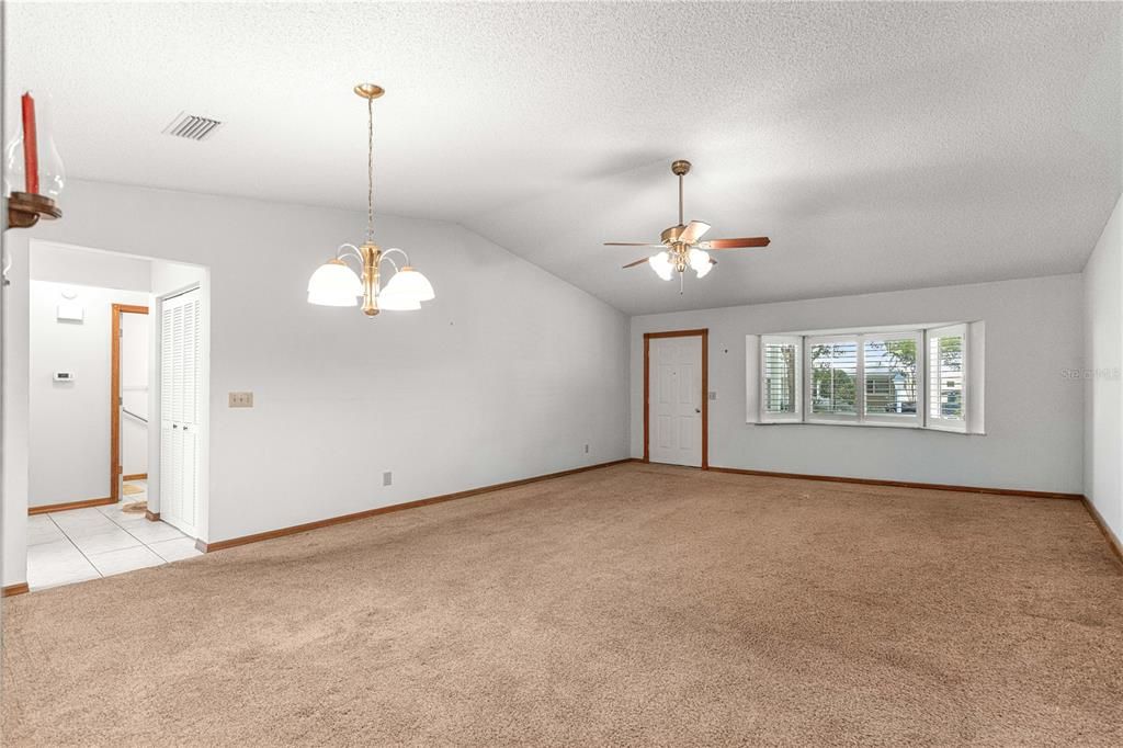 For Sale: $189,900 (2 beds, 2 baths, 1723 Square Feet)