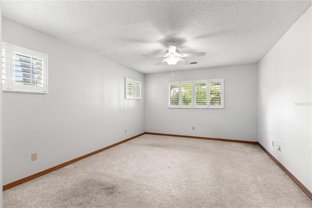 For Sale: $189,900 (2 beds, 2 baths, 1723 Square Feet)