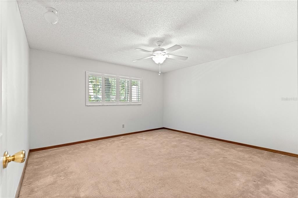 For Sale: $189,900 (2 beds, 2 baths, 1723 Square Feet)