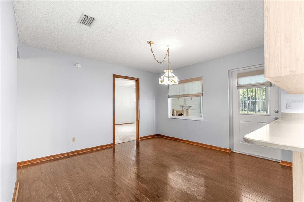 For Sale: $189,900 (2 beds, 2 baths, 1723 Square Feet)