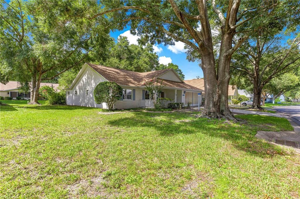 For Sale: $189,900 (2 beds, 2 baths, 1723 Square Feet)