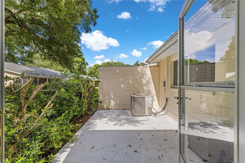 For Sale: $189,900 (2 beds, 2 baths, 1723 Square Feet)