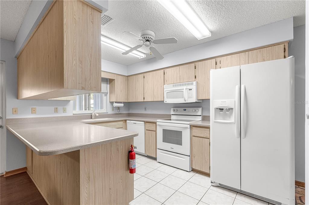 For Sale: $189,900 (2 beds, 2 baths, 1723 Square Feet)