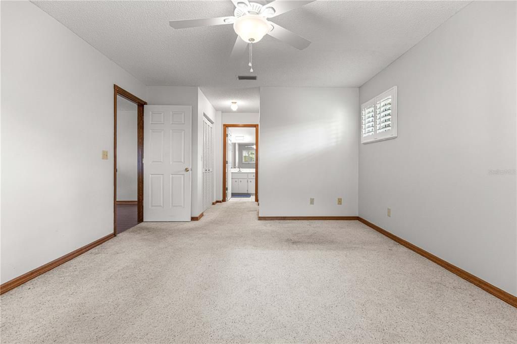 For Sale: $189,900 (2 beds, 2 baths, 1723 Square Feet)