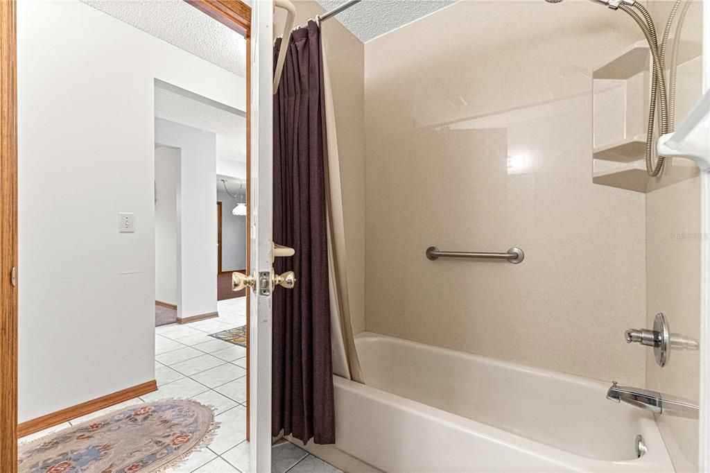 For Sale: $189,900 (2 beds, 2 baths, 1723 Square Feet)