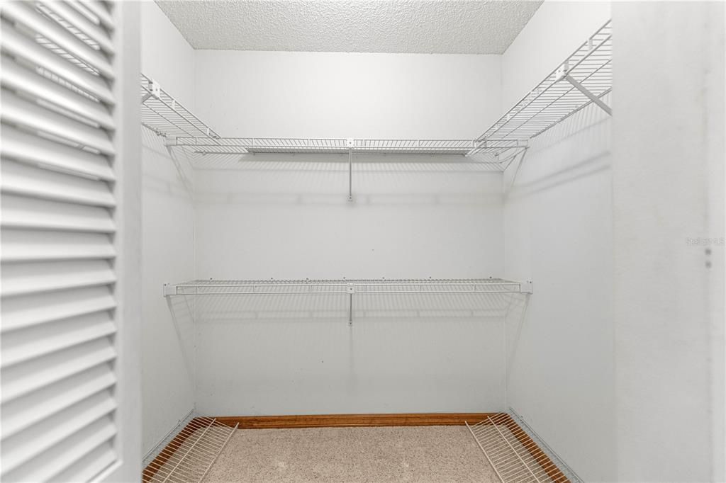 For Sale: $189,900 (2 beds, 2 baths, 1723 Square Feet)