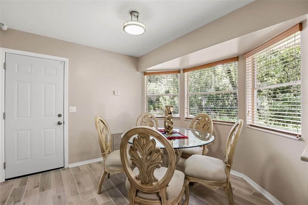 For Sale: $1,695,000 (3 beds, 2 baths, 1210 Square Feet)