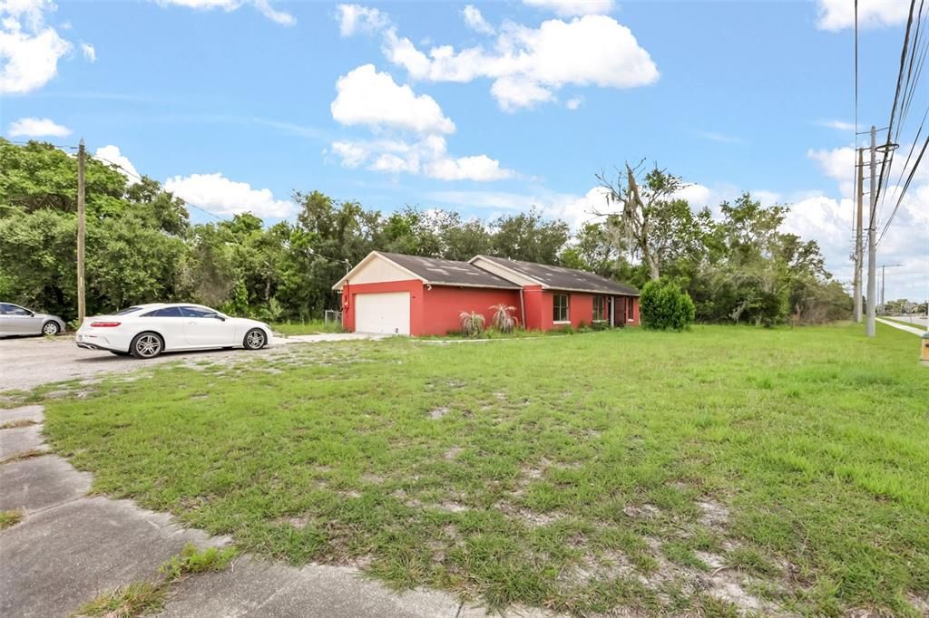 For Sale: $1,695,000 (3 beds, 2 baths, 1210 Square Feet)