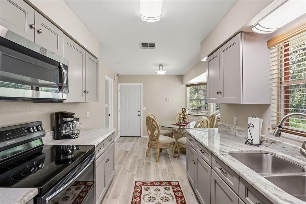 For Sale: $1,695,000 (3 beds, 2 baths, 1210 Square Feet)