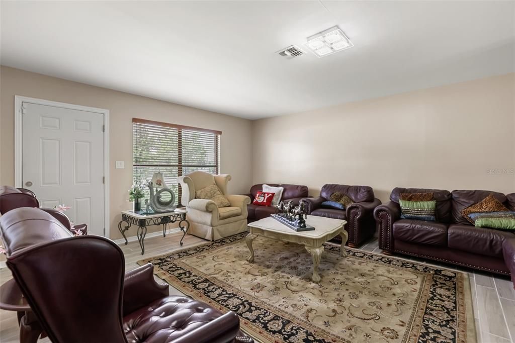 For Sale: $1,695,000 (3 beds, 2 baths, 1210 Square Feet)