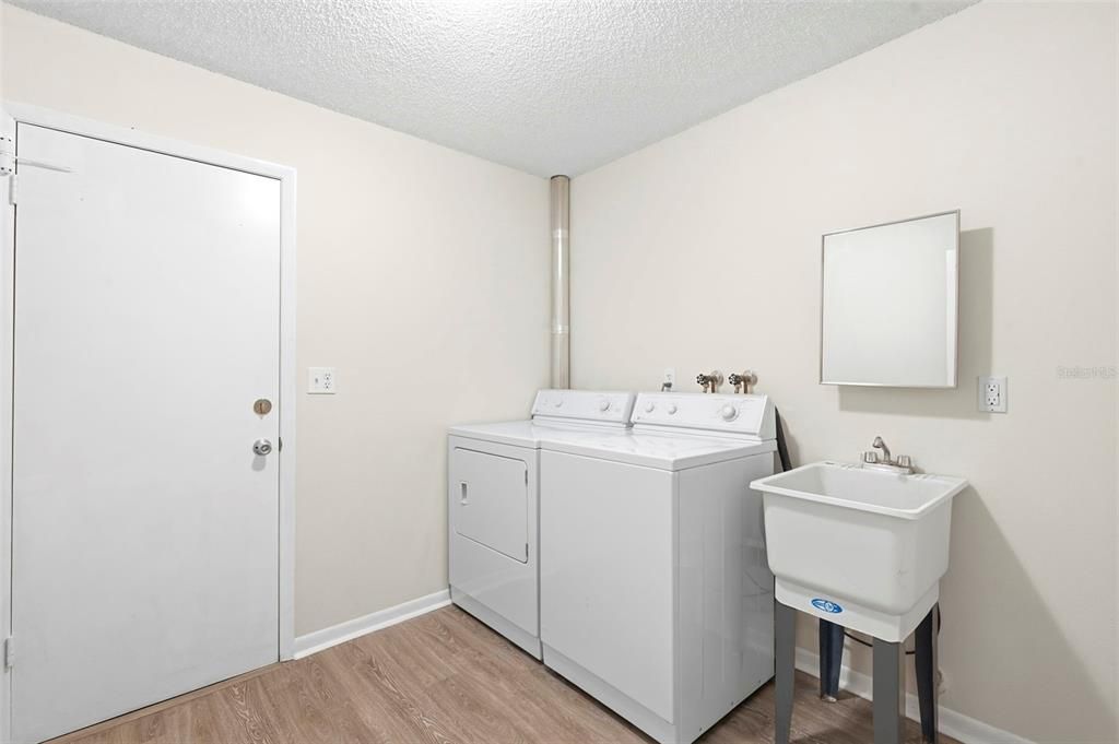 For Sale: $389,900 (2 beds, 2 baths, 1794 Square Feet)