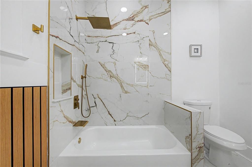 En Venta: $425,000 (3 camas, 2 baños, 1528 Pies cuadrados)