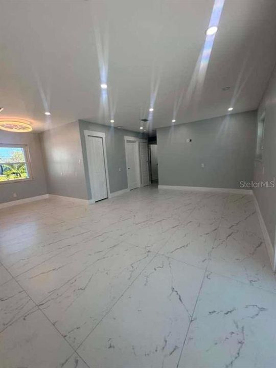 Active With Contract: $2,700 (3 beds, 2 baths, 1369 Square Feet)
