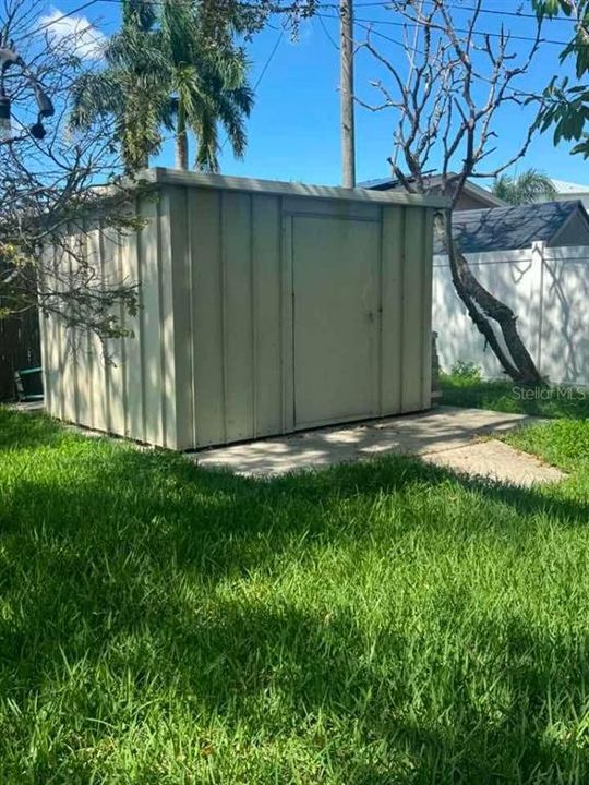 Active With Contract: $2,700 (3 beds, 2 baths, 1369 Square Feet)