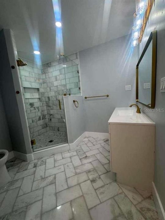Active With Contract: $2,700 (3 beds, 2 baths, 1369 Square Feet)