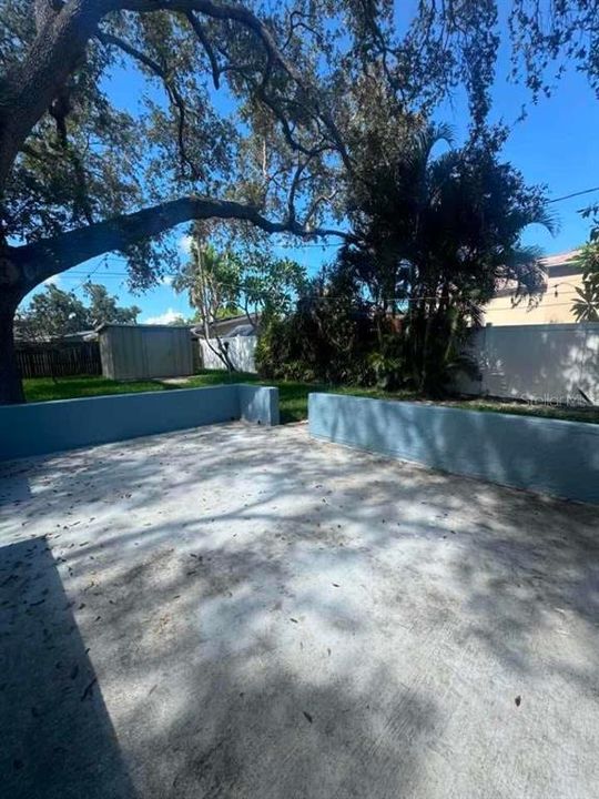 Active With Contract: $2,700 (3 beds, 2 baths, 1369 Square Feet)