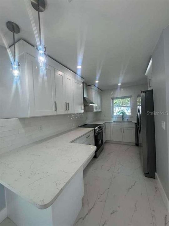 Active With Contract: $2,700 (3 beds, 2 baths, 1369 Square Feet)