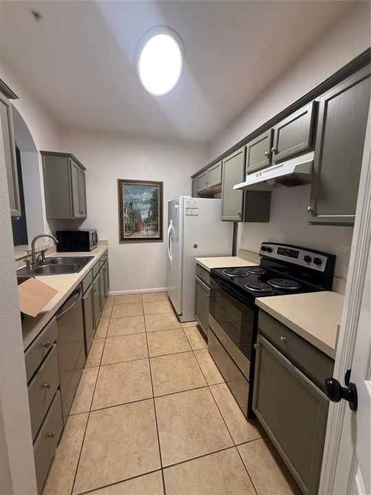 В аренду: $1,850 (3 спален, 2 ванн, 1408 Квадратных фут)