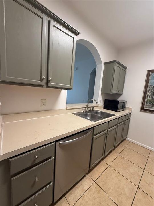 В аренду: $1,850 (3 спален, 2 ванн, 1408 Квадратных фут)