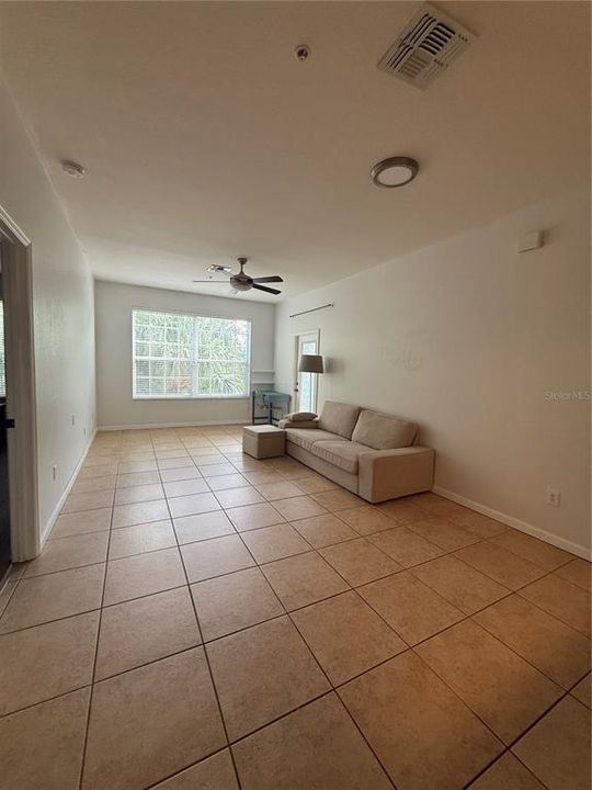 В аренду: $1,850 (3 спален, 2 ванн, 1408 Квадратных фут)
