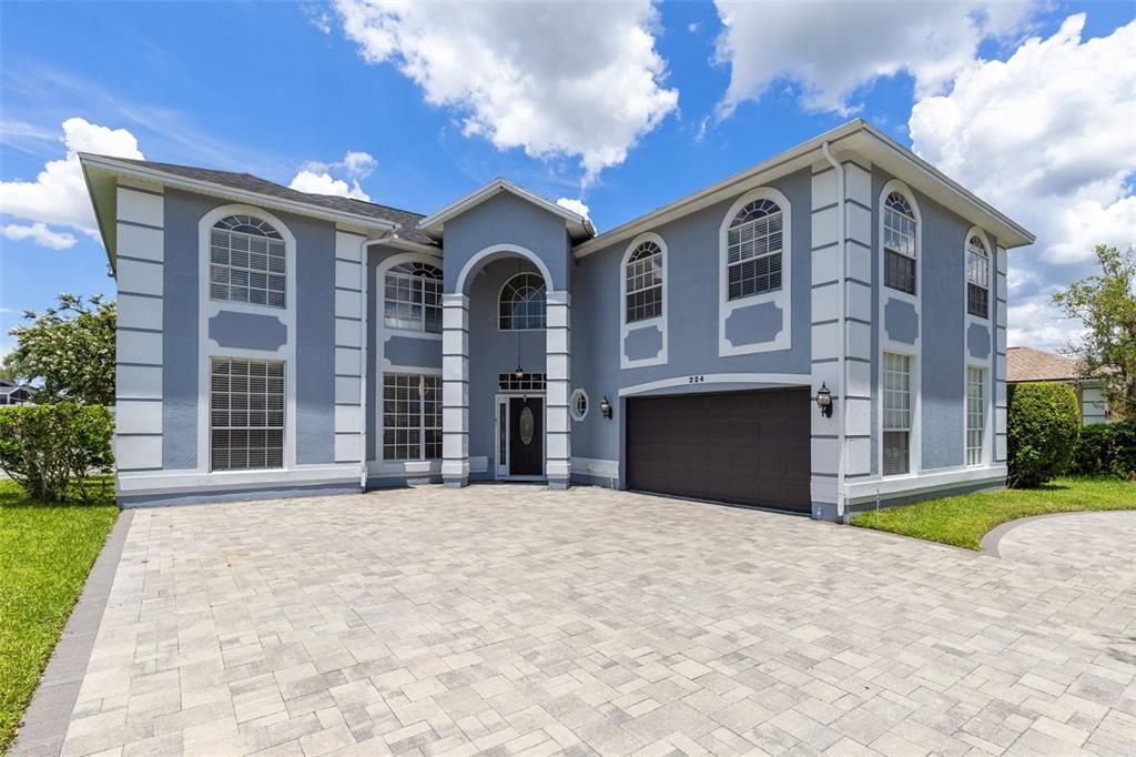 For Sale: $825,000 (6 beds, 5 baths, 3958 Square Feet)