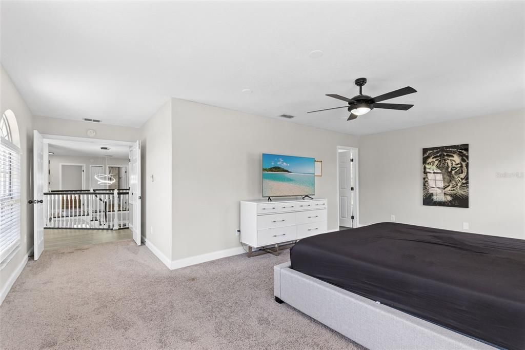 For Sale: $825,000 (6 beds, 5 baths, 3958 Square Feet)