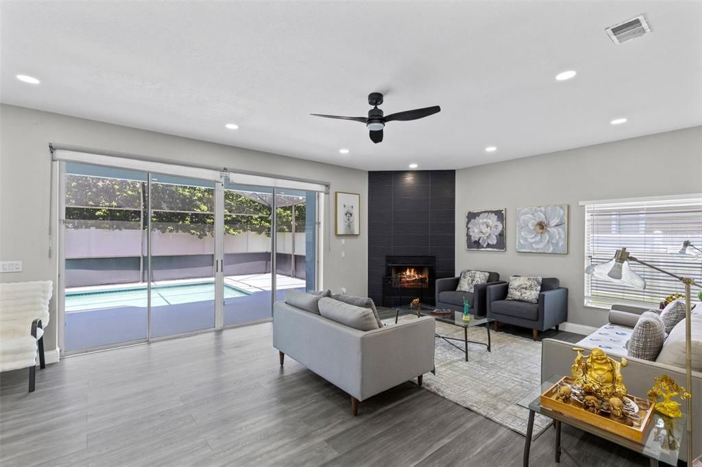 For Sale: $825,000 (6 beds, 5 baths, 3958 Square Feet)