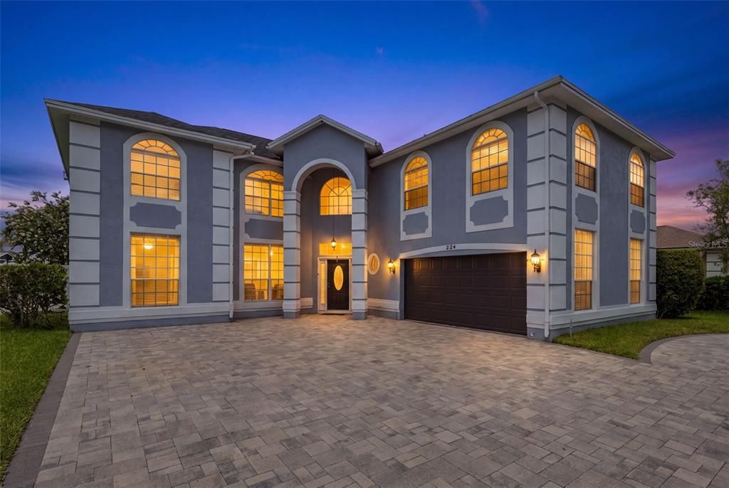 For Sale: $825,000 (6 beds, 5 baths, 3958 Square Feet)