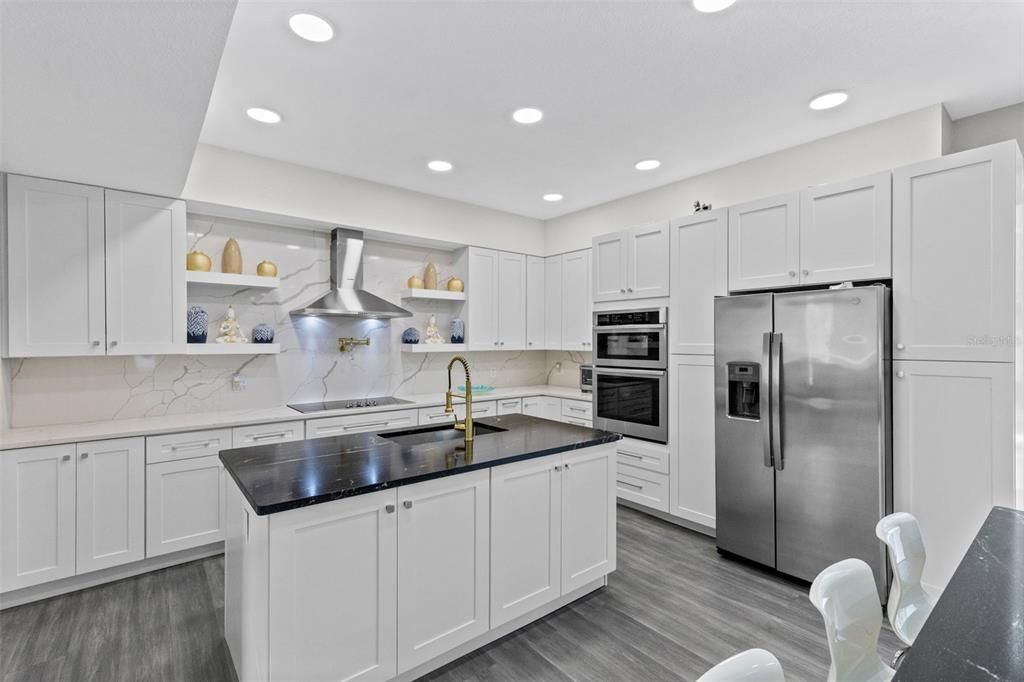 For Sale: $825,000 (6 beds, 5 baths, 3958 Square Feet)