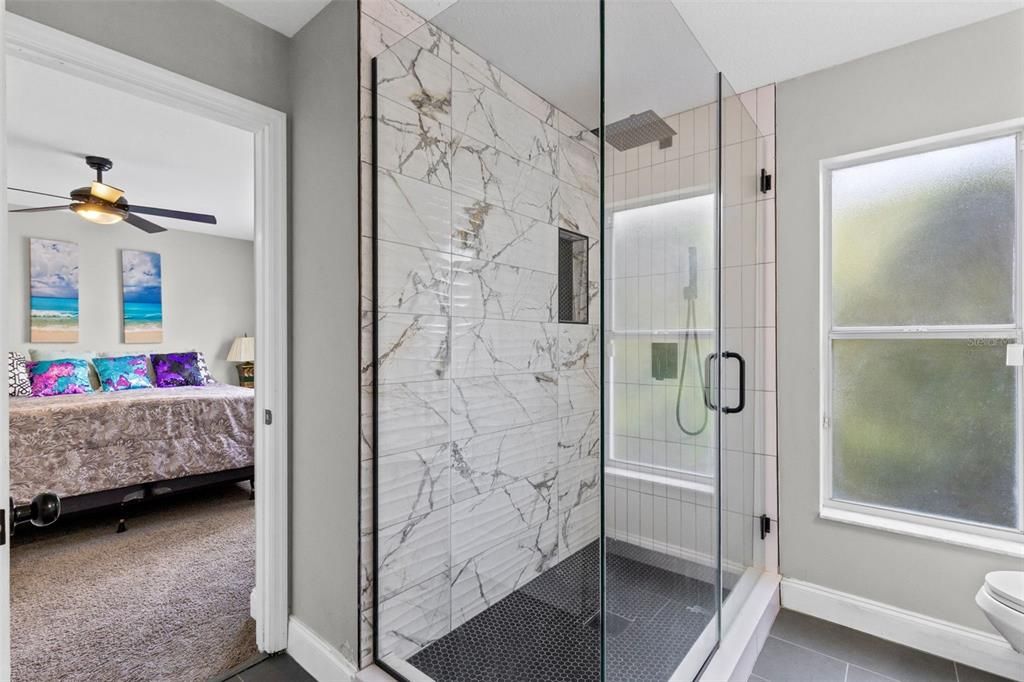 For Sale: $825,000 (6 beds, 5 baths, 3958 Square Feet)