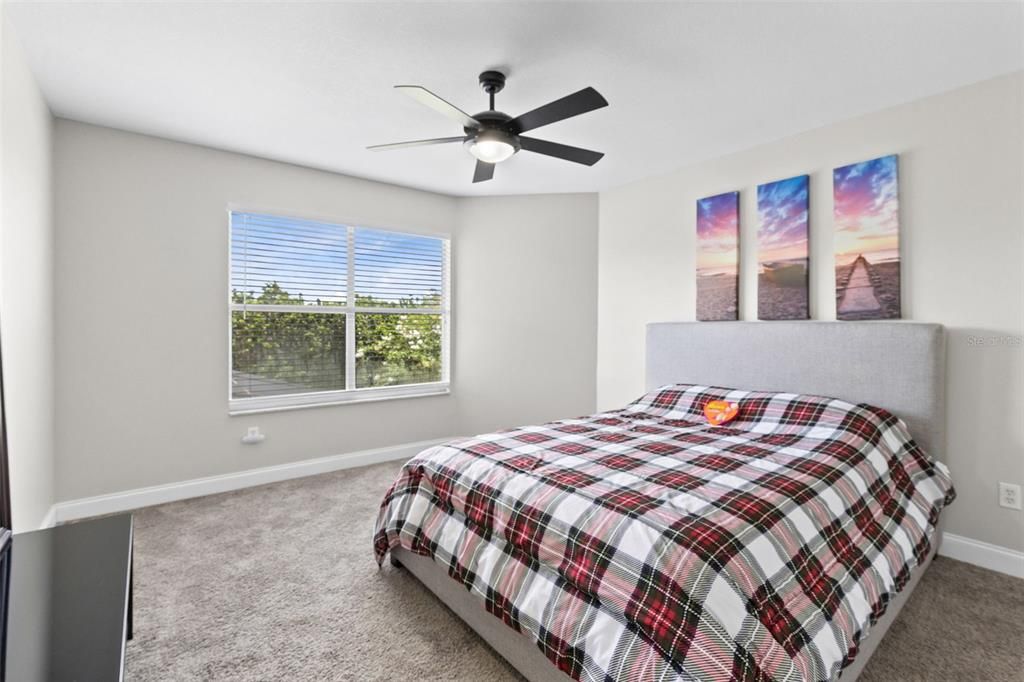 For Sale: $825,000 (6 beds, 5 baths, 3958 Square Feet)