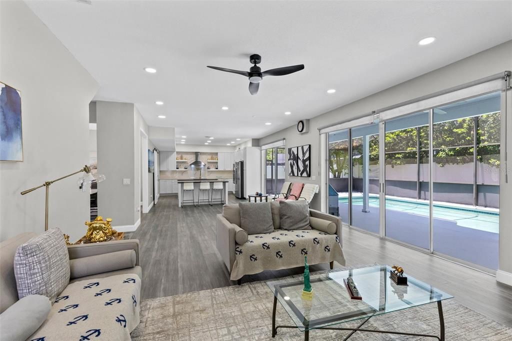 For Sale: $825,000 (6 beds, 5 baths, 3958 Square Feet)