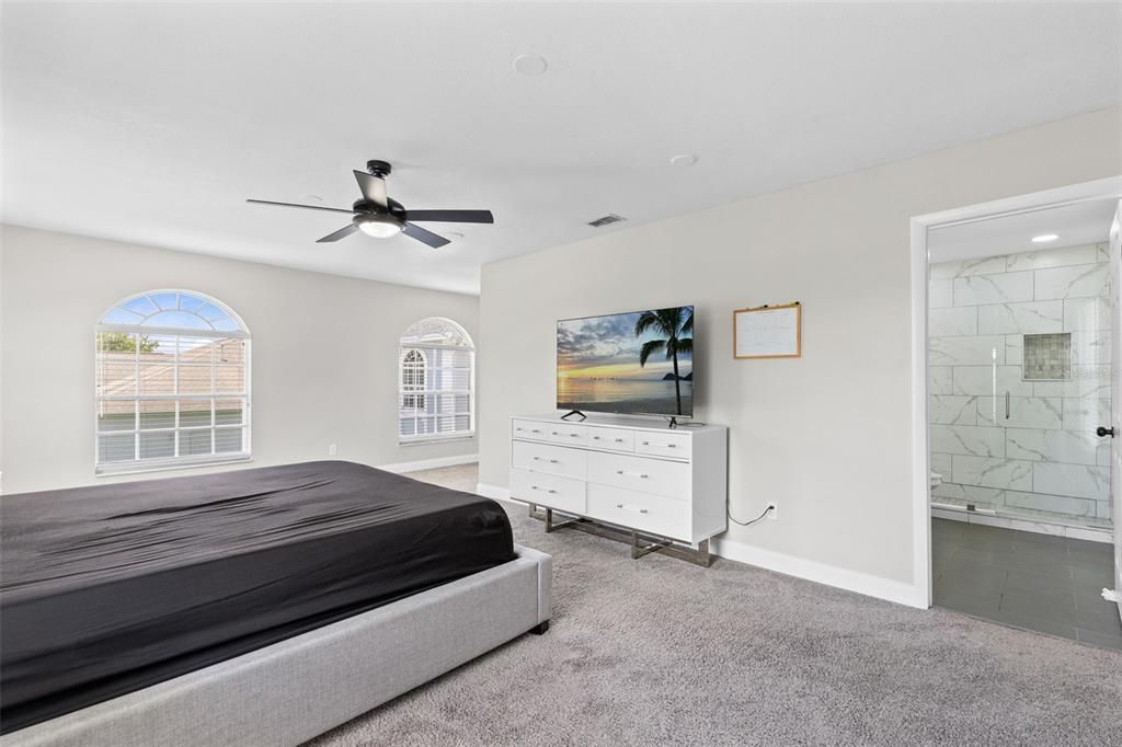 For Sale: $825,000 (6 beds, 5 baths, 3958 Square Feet)