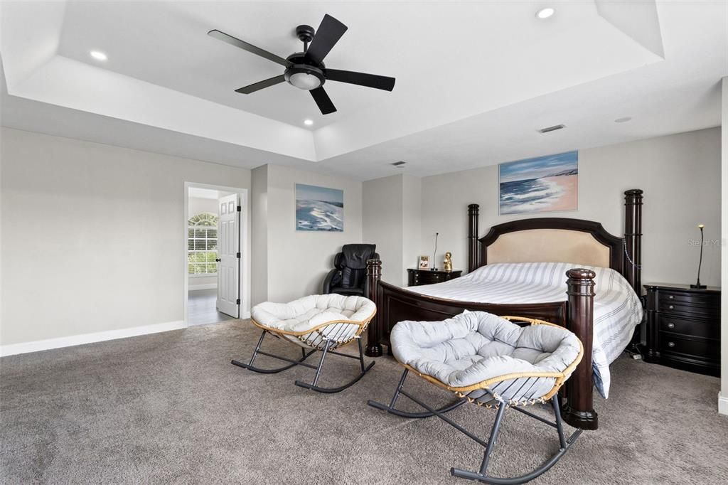 For Sale: $825,000 (6 beds, 5 baths, 3958 Square Feet)