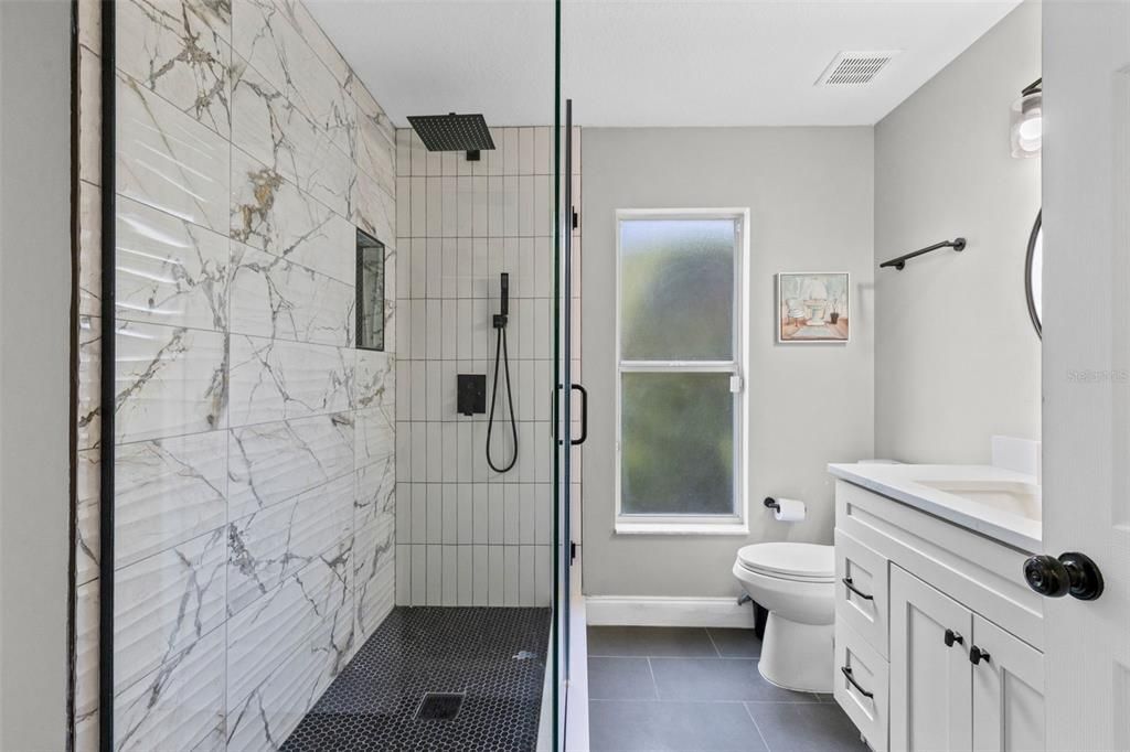 For Sale: $825,000 (6 beds, 5 baths, 3958 Square Feet)