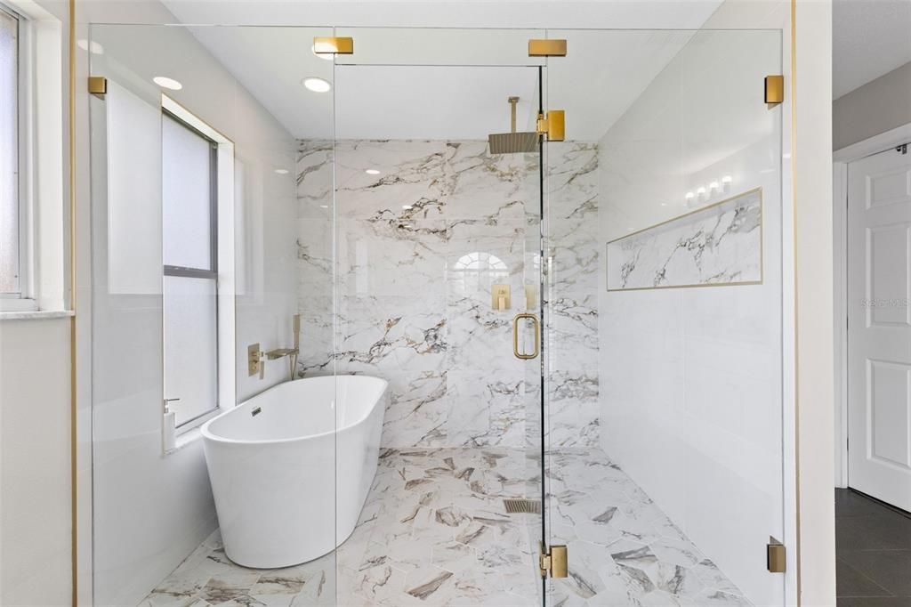 For Sale: $825,000 (6 beds, 5 baths, 3958 Square Feet)