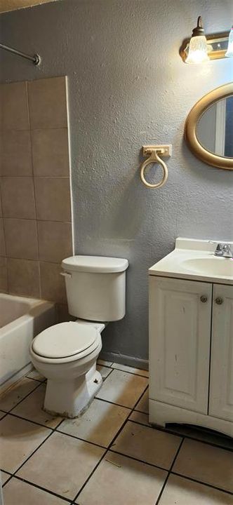 For Rent: $1,350 (2 beds, 1 baths, 741 Square Feet)