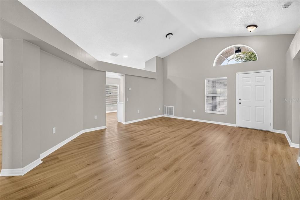 На продажу: $369,900 (3 спален, 2 ванн, 1633 Квадратных фут)