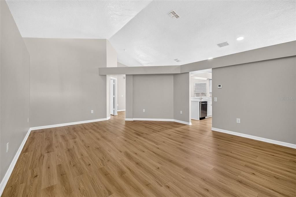 На продажу: $369,900 (3 спален, 2 ванн, 1633 Квадратных фут)
